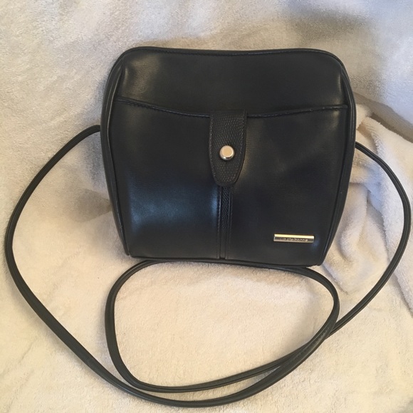 Liz Claiborne Handbags - 🍀Liz Claiborne Navy Blue Purse